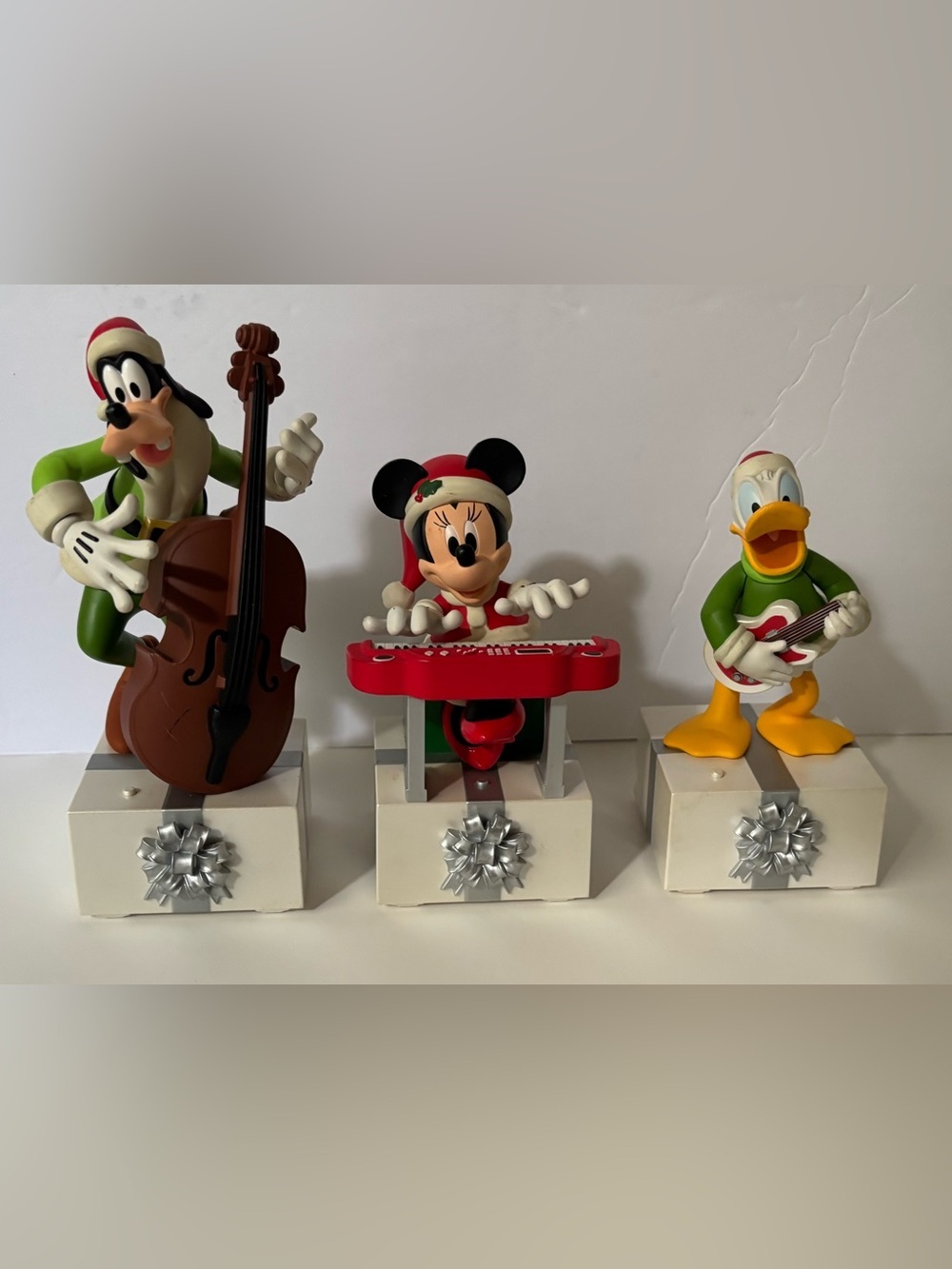 Hallmark Disney Minnie Mouse goofy Donald Duck Christmas band figurines 3 total